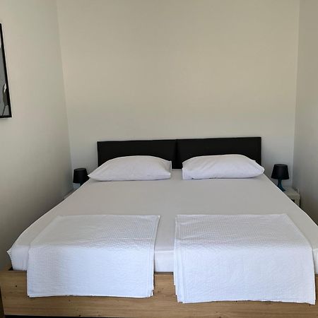 Apartmani Mlinar - One Bedroom Apartment With Seaview Гребащиця Екстер'єр фото