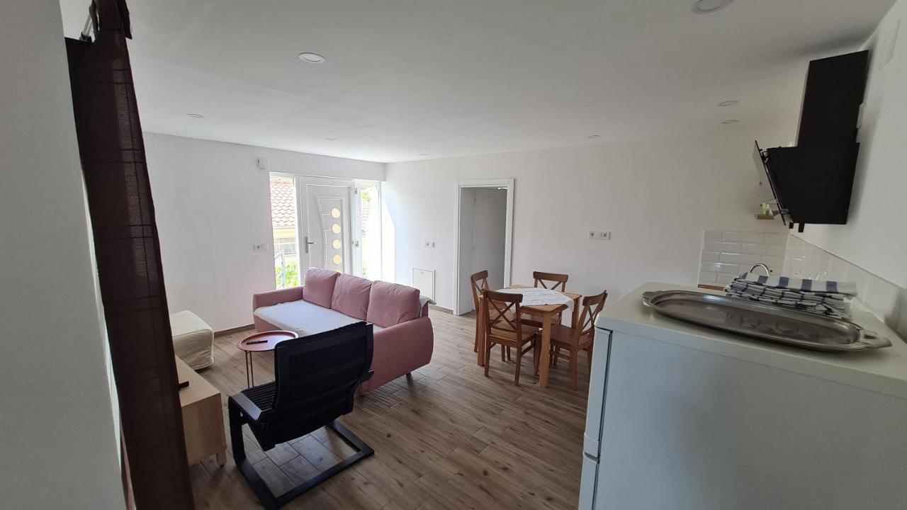 Apartmani Mlinar - One Bedroom Apartment With Seaview Гребащиця Екстер'єр фото