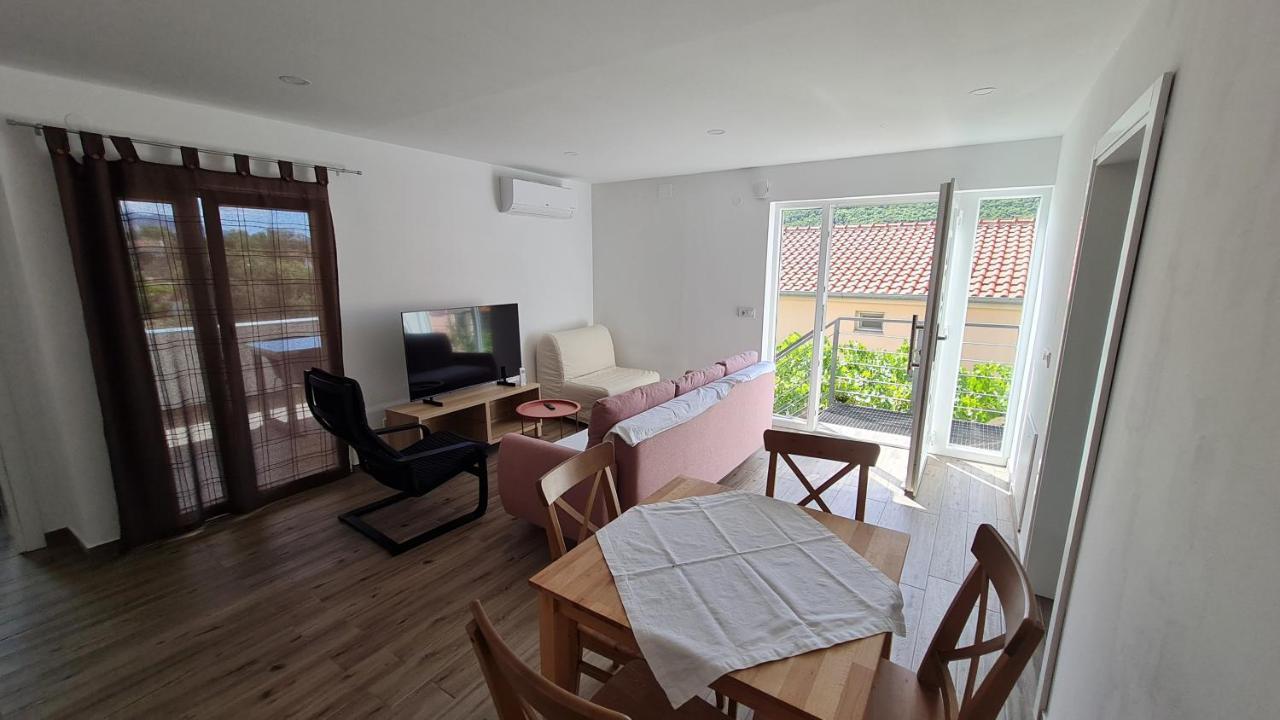 Apartmani Mlinar - One Bedroom Apartment With Seaview Гребащиця Екстер'єр фото