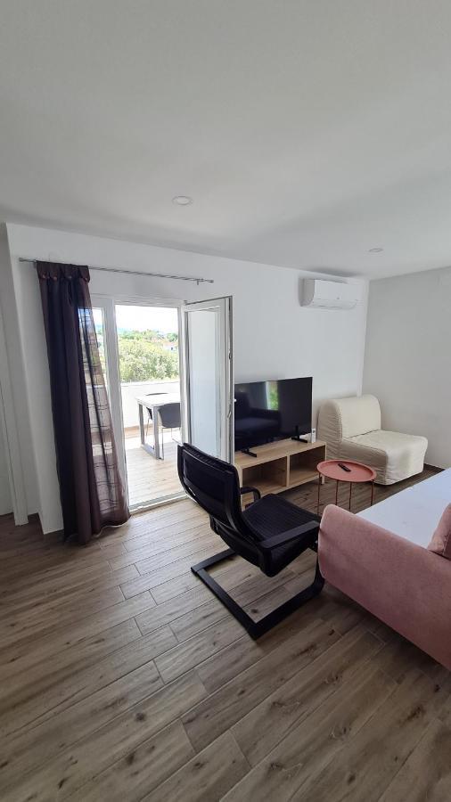 Apartmani Mlinar - One Bedroom Apartment With Seaview Гребащиця Екстер'єр фото