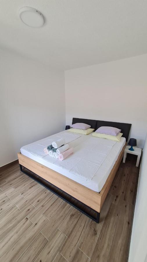 Apartmani Mlinar - One Bedroom Apartment With Seaview Гребащиця Екстер'єр фото