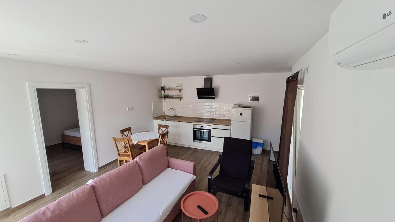 Apartmani Mlinar - One Bedroom Apartment With Seaview Гребащиця Екстер'єр фото
