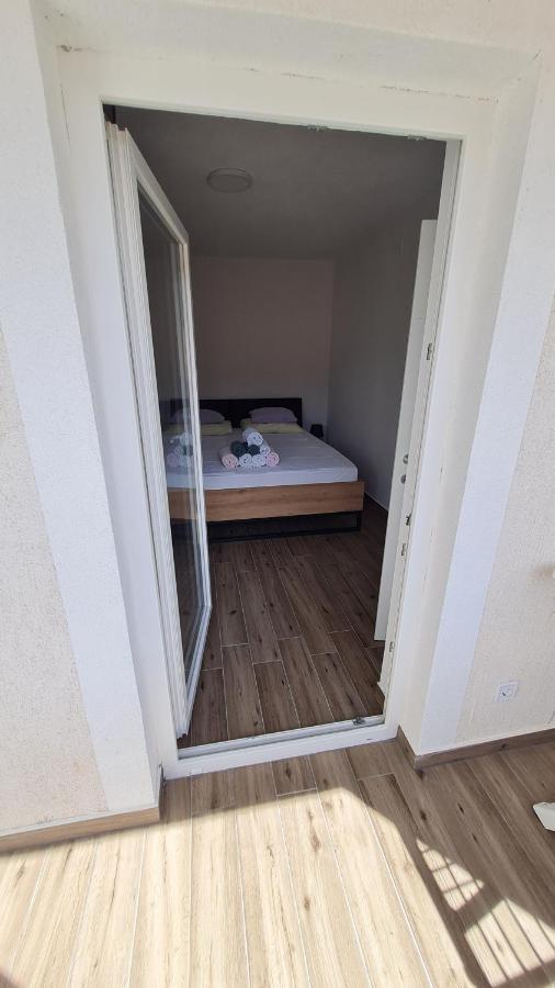 Apartmani Mlinar - One Bedroom Apartment With Seaview Гребащиця Екстер'єр фото
