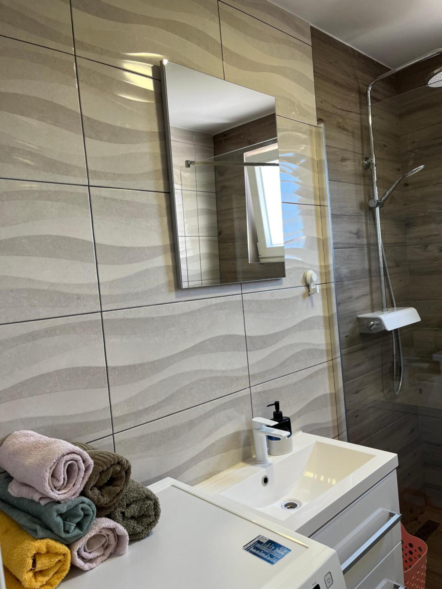 Apartmani Mlinar - One Bedroom Apartment With Seaview Гребащиця Екстер'єр фото
